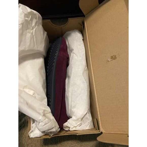 Crocs Women’s Shoe Size 6.5 plum suede lina loafer - Picture 4 of 5